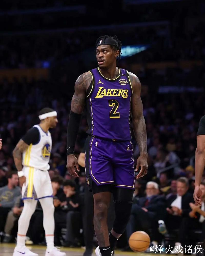 范德比尔特谈轮换调整:全力支持球队决策 范德比尔特谈轮换调整:全力支持球队决策